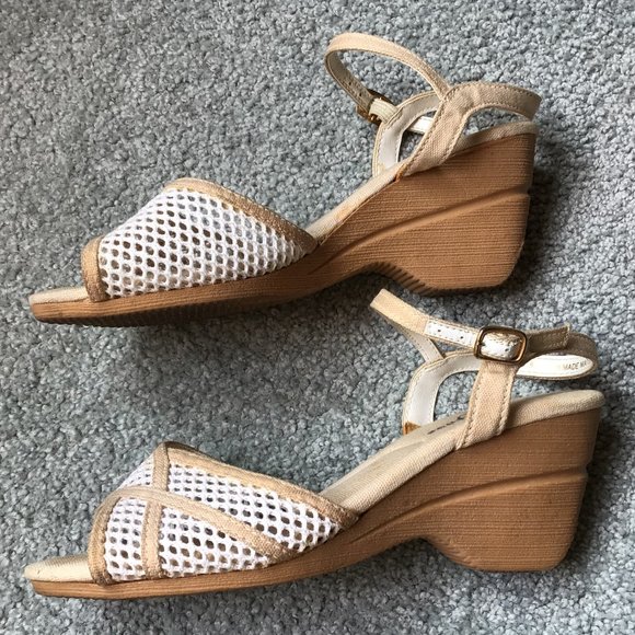 Highlights - White & Tan Wedge Sandals 6 1/2 - Picture 2 of 8